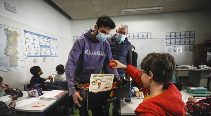 Câmara das Caldas distribuiu fruta para combater obesidade