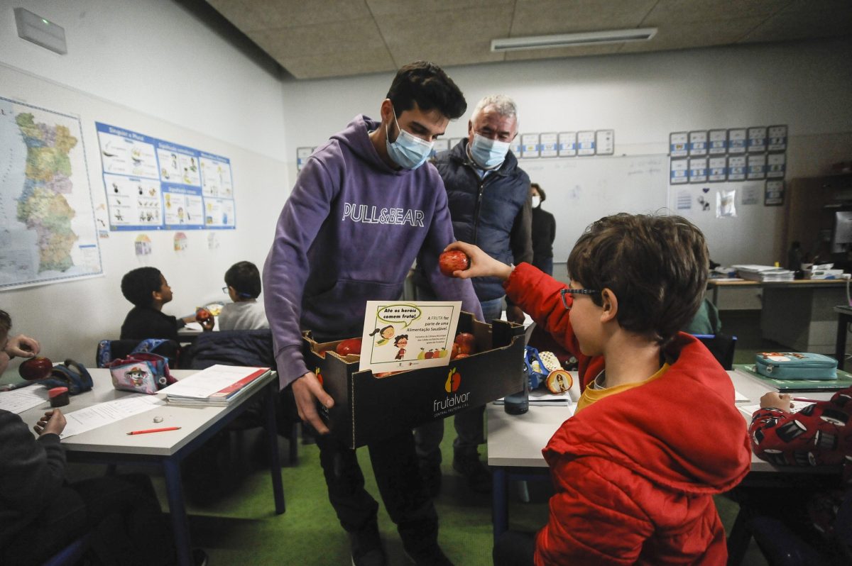 Câmara das Caldas distribuiu fruta para combater obesidade