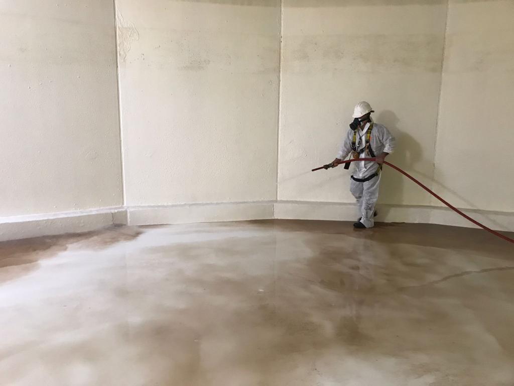 Câmara de Óbidos limpa reservatórios de água no concelho