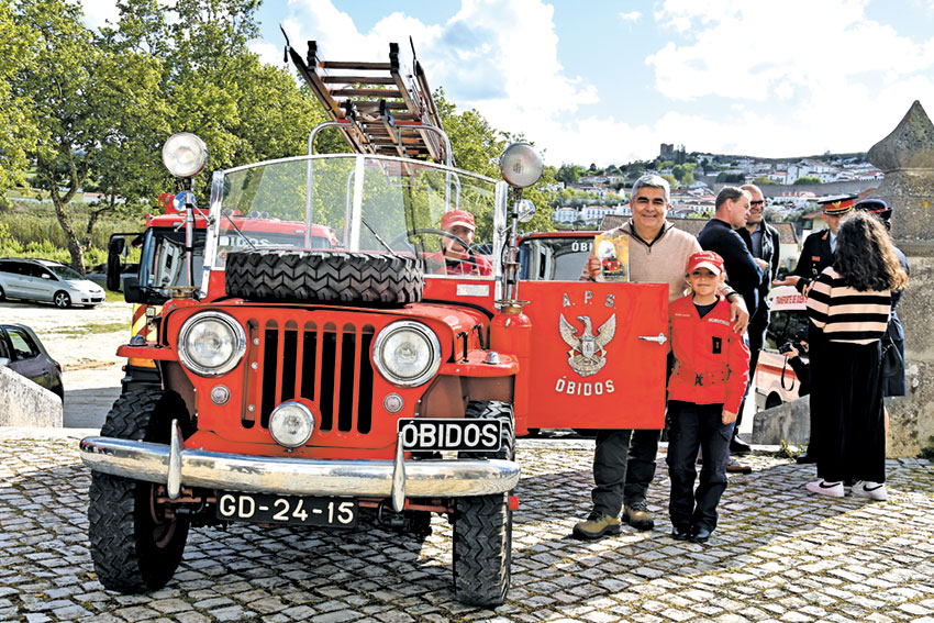 Ícone dos bombeiros de Óbidos tem a história contada em livro