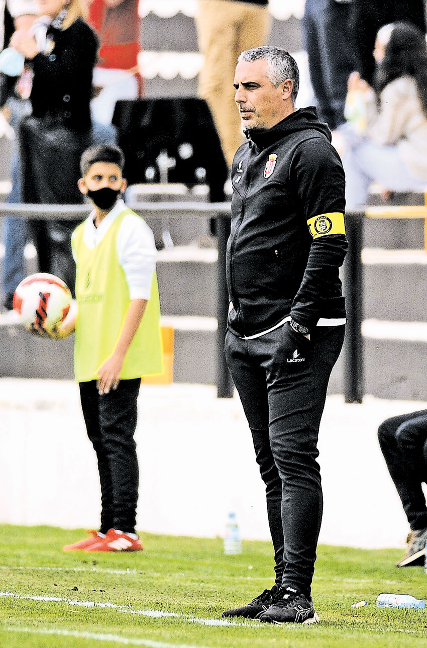 José Vala avança para a sétima época no comando técnico do Caldas