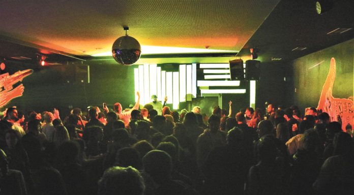 Stereossauro, Ride e Holly deram espetáculo em noite cheia no Spacy