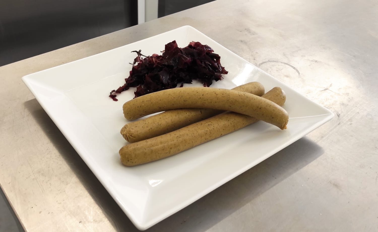 MARE prepara salsicha e afiambrado de pescado e hambúrguer vegan