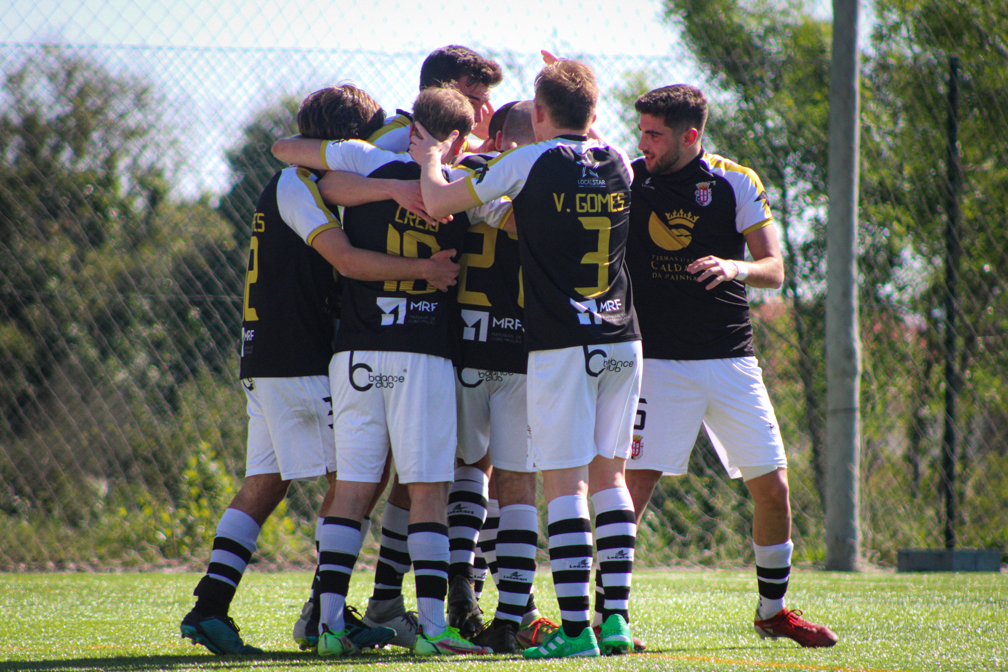 Futebol: Caldas B goleia e lidera fase de subidas