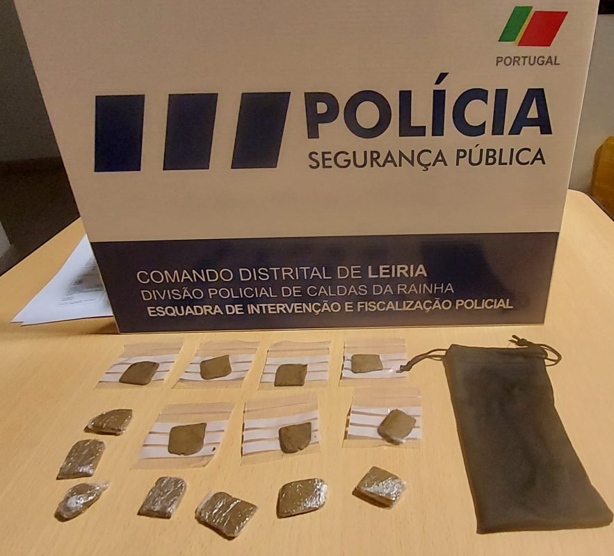 Cerca de 50 doses de haxixe apreendidas no estacionamento da Praça 5 de outubro