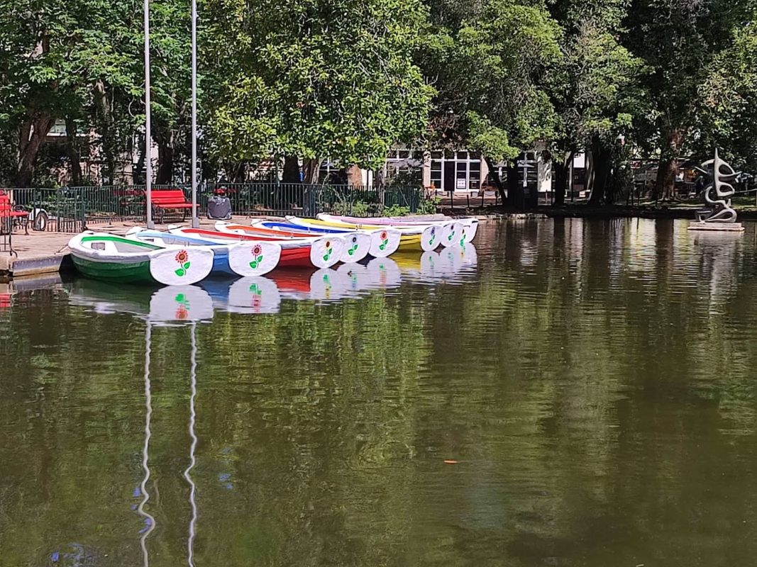 Passeios de barco no lago do Parque D. Carlos I retomados