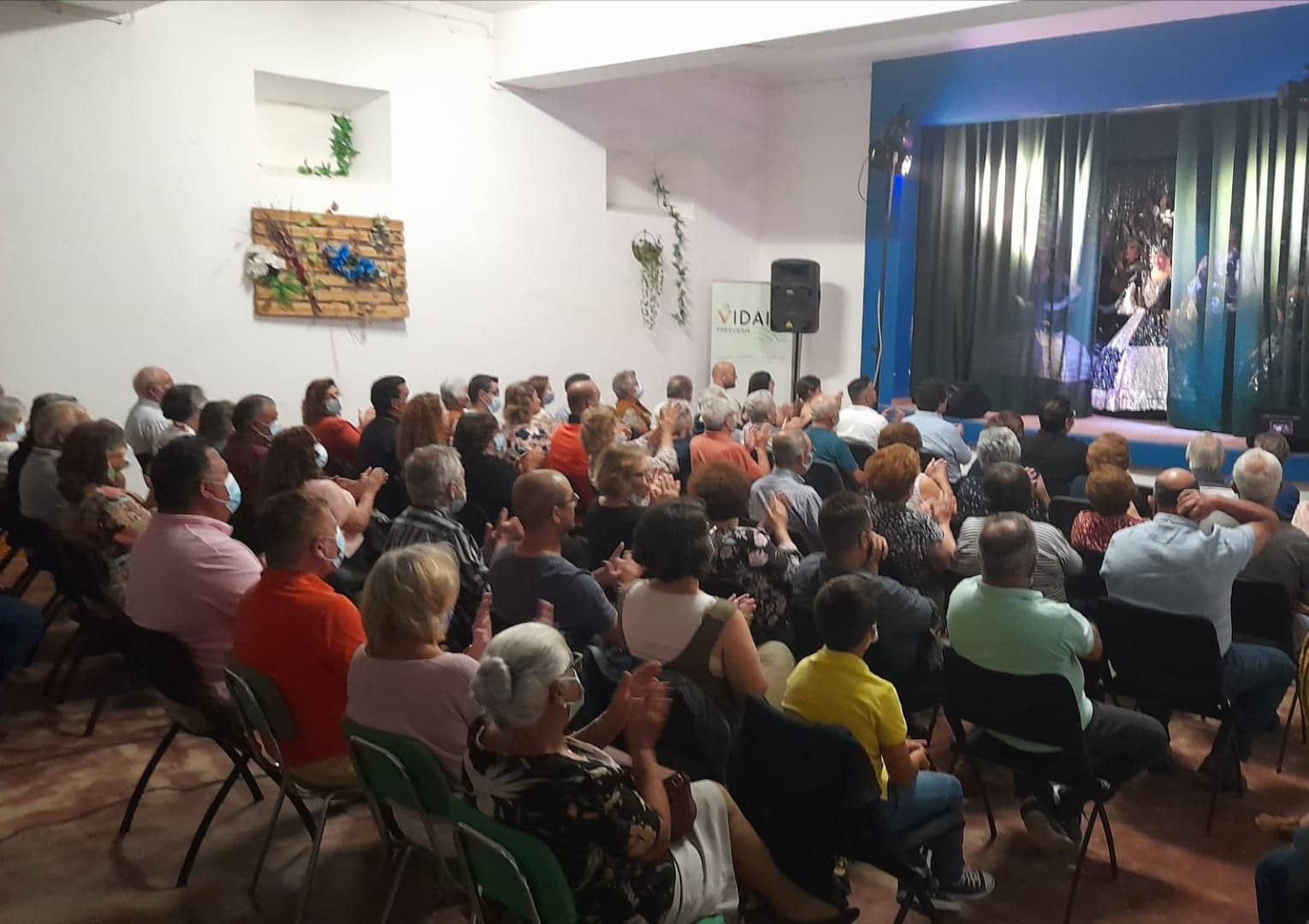 Revista à Portuguesa lotou o Salão Paroquial dos Vidais