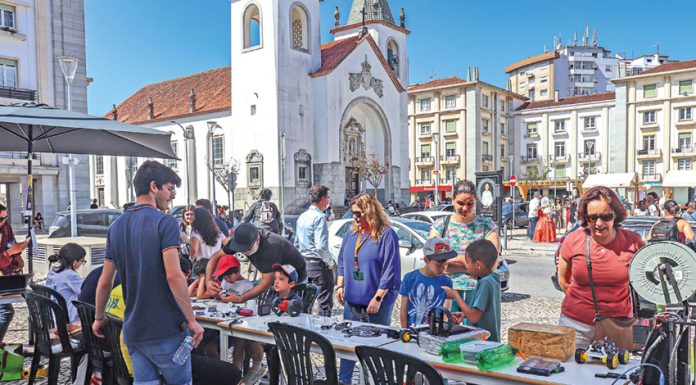 Mais de 600 alunos e professores levaram a Raul Proença à cidade