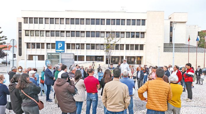 Uma centena na vigília e abraço ao hospital