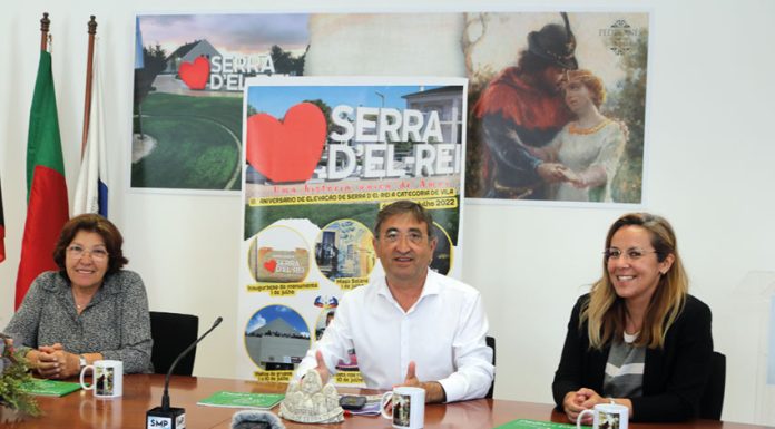 Vila homenageia trabalhadores da cerâmica com monumento