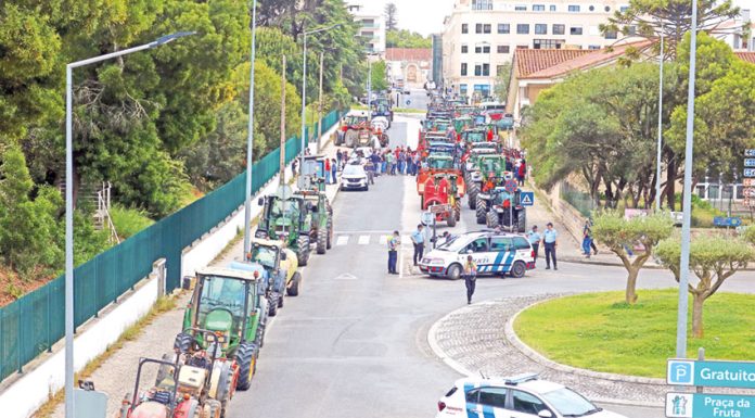 Manifestação trouxe cerca de uma centena de tratores às Caldas