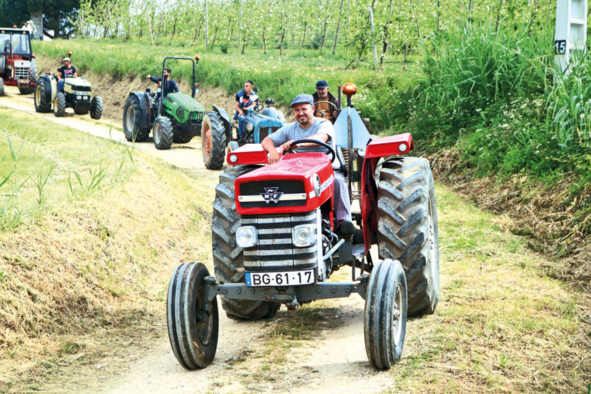 Primeiro passeio de tratores dos Cabreiros com 70 participantes
