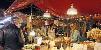 Bazar animou noite de sábado e já prepara edições futuras