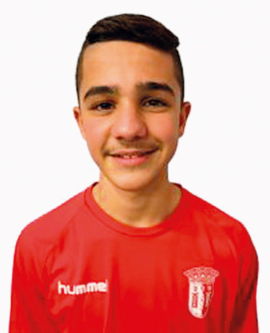 Futebol: Tiago Ferreira assinou contrato de formação com Sp. Braga