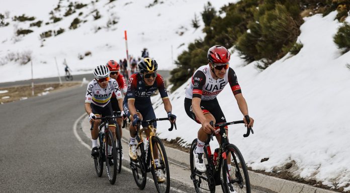 João Almeida chega no grupo da frente
