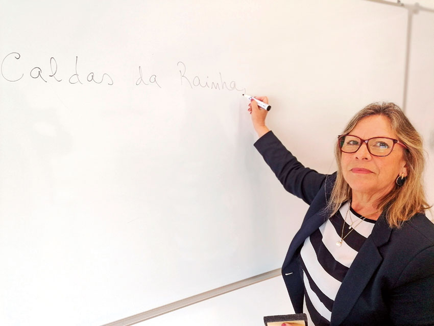 A voz do coração chama a professora Maria do Céu Santos à sala de aula