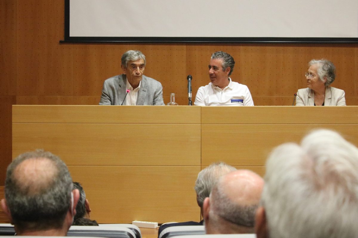 Casa cheia para ouvir Laborinho Lúcio falar de “As sombras de uma azinheira”