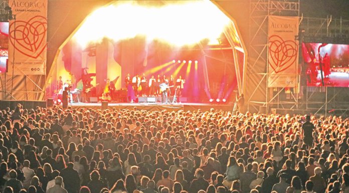 Amália Hoje atraem milhares ao Rossio