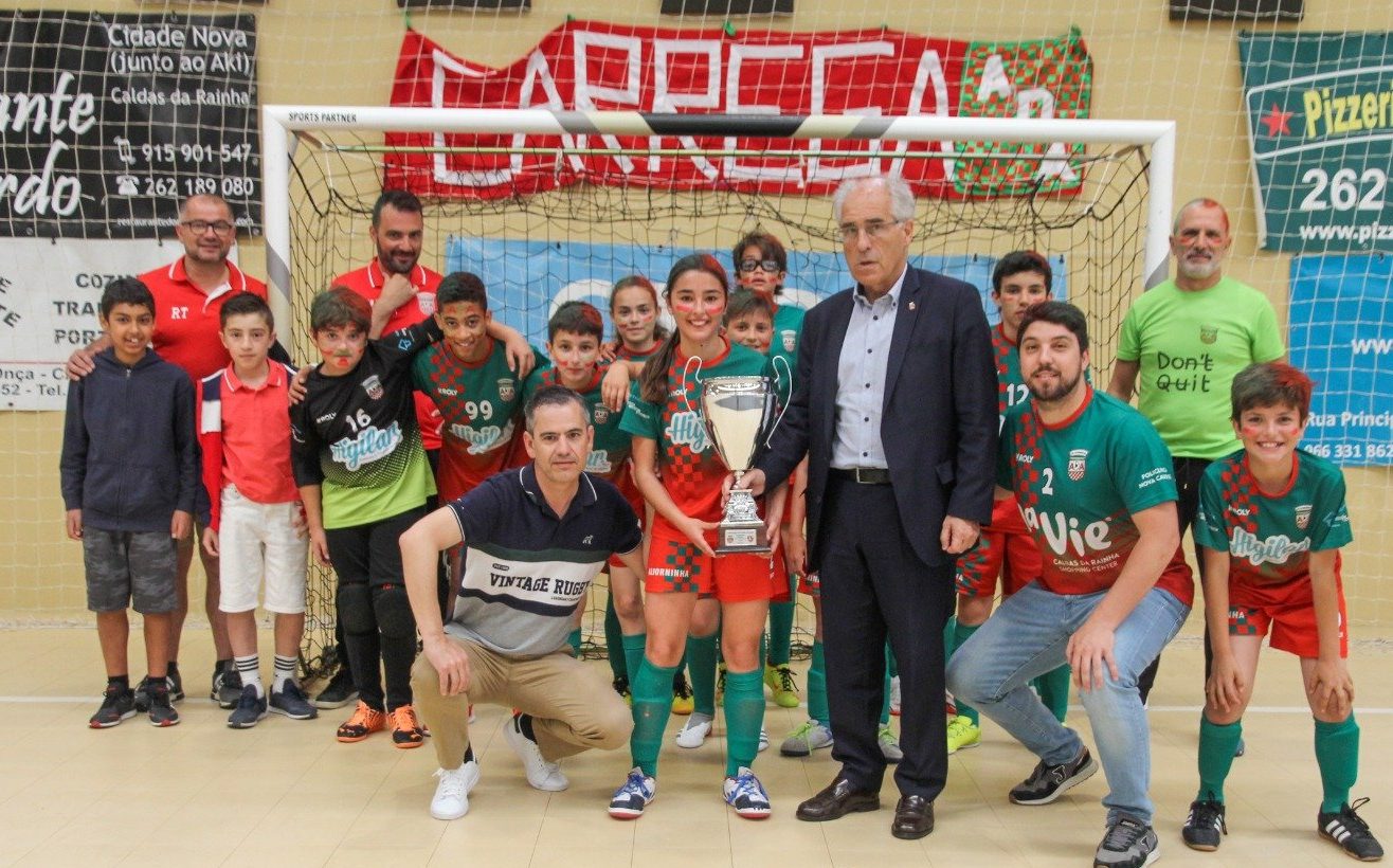Futsal: Infantis da AD Alvorninha recebem troféu