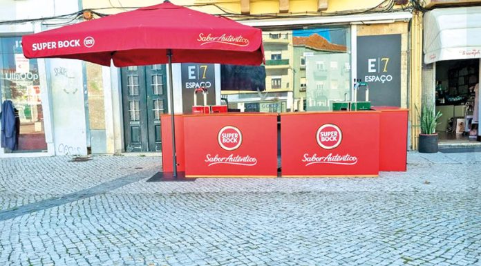 Abriu o Espaço 7, um novo bar na praça 5 de Outubro