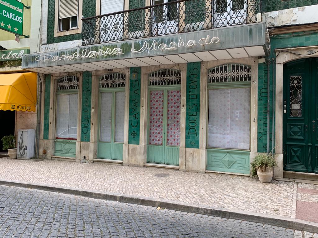 Espaços comerciais emblemáticos das Caldas fecham portas