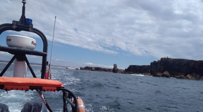 Estação Salva-vidas de Peniche resgata pescador no ilhéu da Papoa