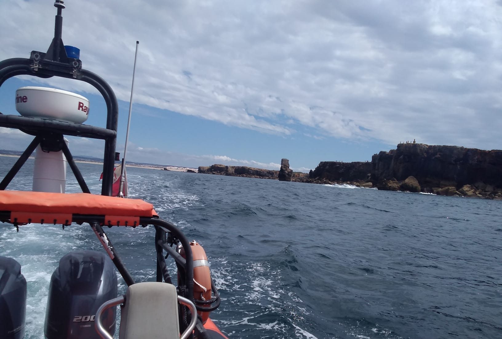 Estação Salva-vidas de Peniche resgata pescador no ilhéu da Papoa