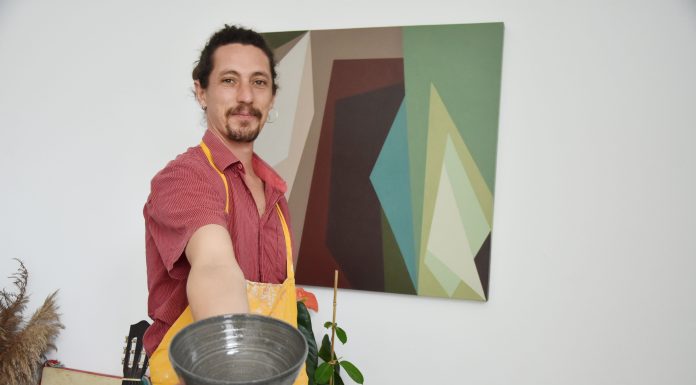Heráclito Lima, um artista que se dedica à cerâmica, à pintura e à cozinha