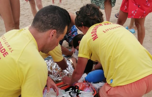 Criança de quatro anos em estado inconsciente foi socorrida na Foz do Arelho