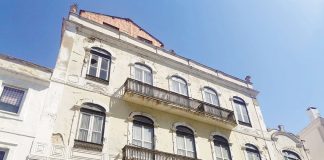 Nazaré: Prédio em risco obriga à interdição de trânsito na zona norte