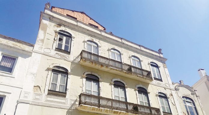 Nazaré: Prédio em risco obriga à interdição de trânsito na zona norte