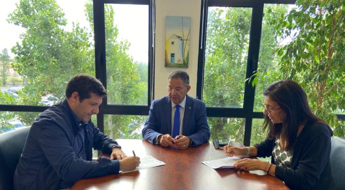 Câmara da Lourinhã assina protocolo com ACIRO para apoio a empresas