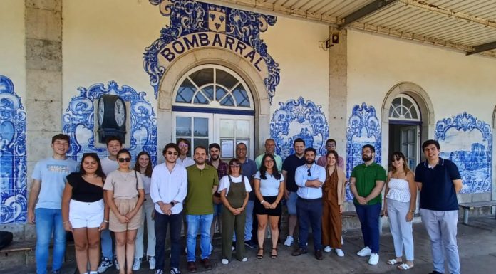 Federação de Leiria da JS realiza roteiro e reclama transportes públicos de qualidade