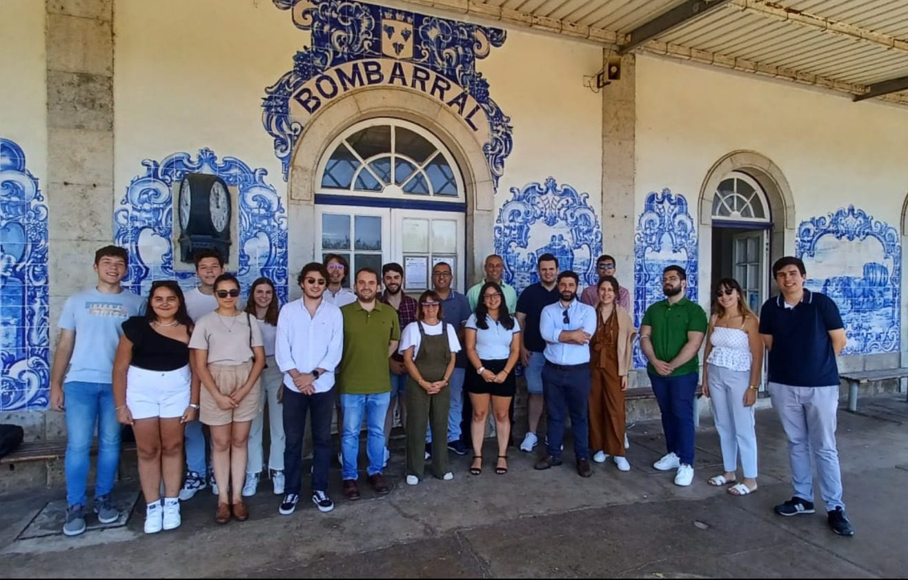 Federação de Leiria da JS realiza roteiro e reclama transportes públicos de qualidade