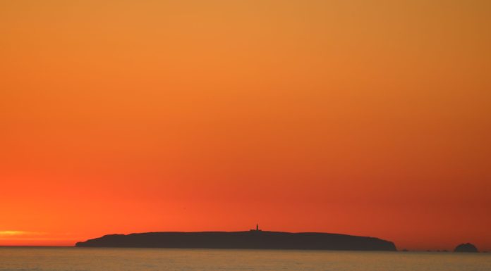 Berlengas, terra de piratas e monges, de conflitos bélicos e de naufrágios, ilha de partilha, de sonhos e de amores