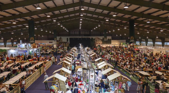 Festa da gastronomia e animação popular junta milhares na Expoeste até ao próximo domingo