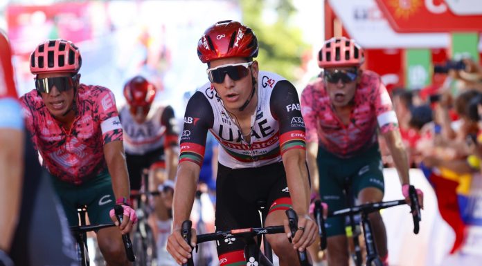 João Almeida atrasa-se 50 segundos para a frente da corrida