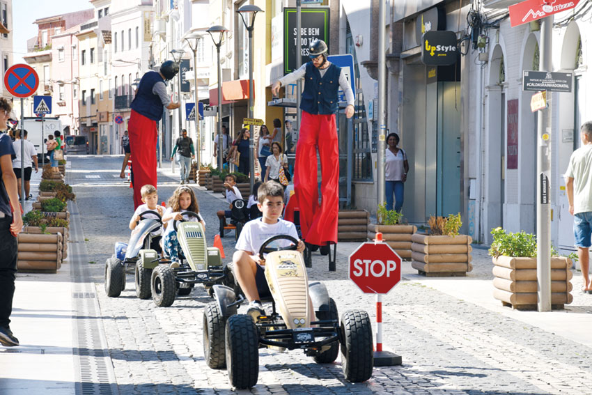 Crianças invadem ruas  da cidade das Caldas  no Dia sem Carros
