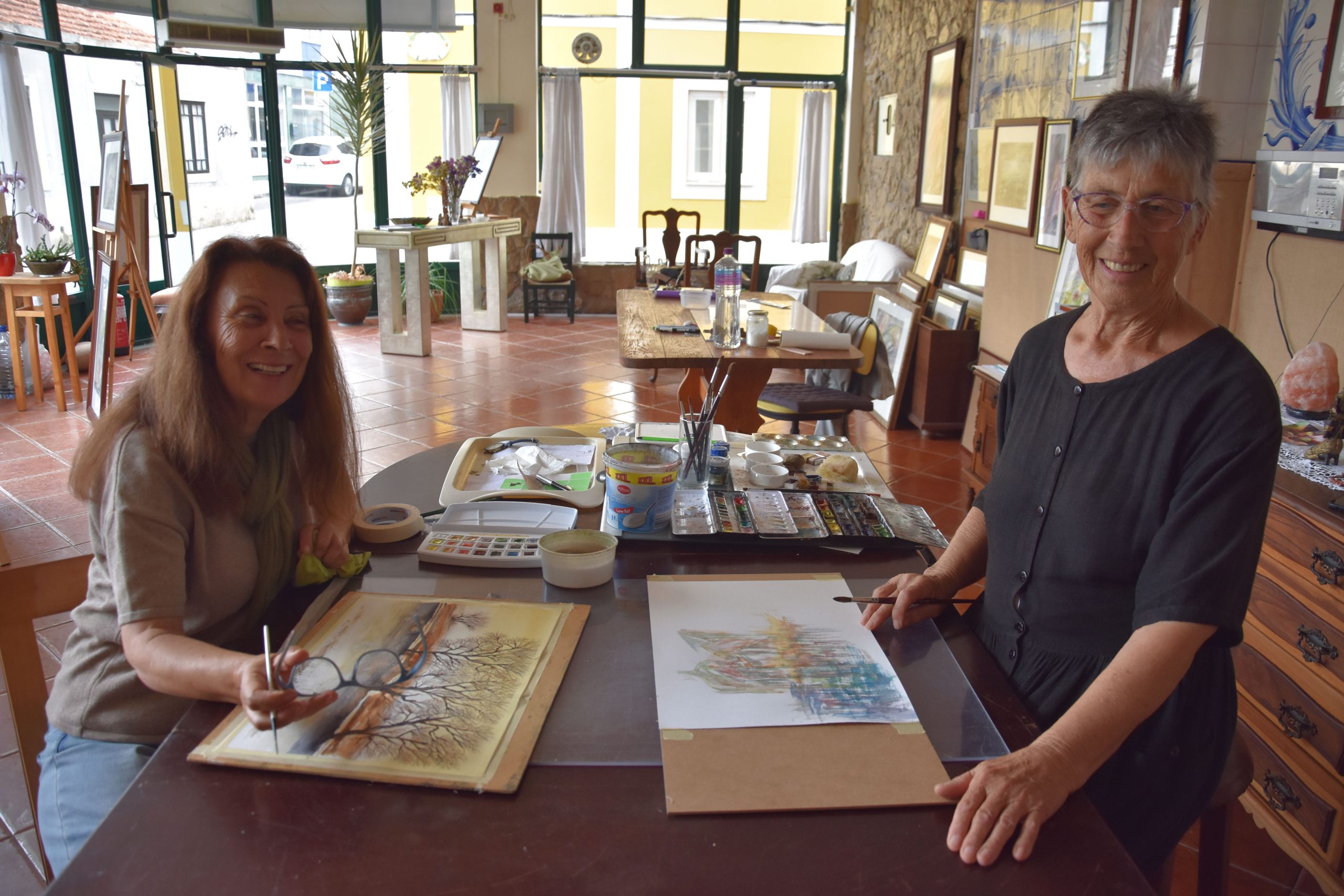 Ateliê de pintura “Aguarela” abre portas a autores