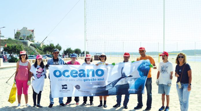 Jovens do Centro de Educação Especial ajudam a limpar oceano