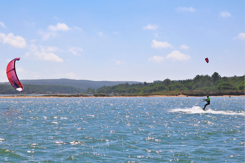 Lagoa de Óbidos  é um paraíso para  kite e windsurf