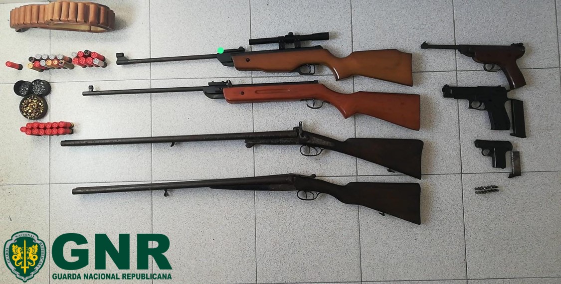 GNR apreende 687 munições e 7 armas de fogo em Peniche