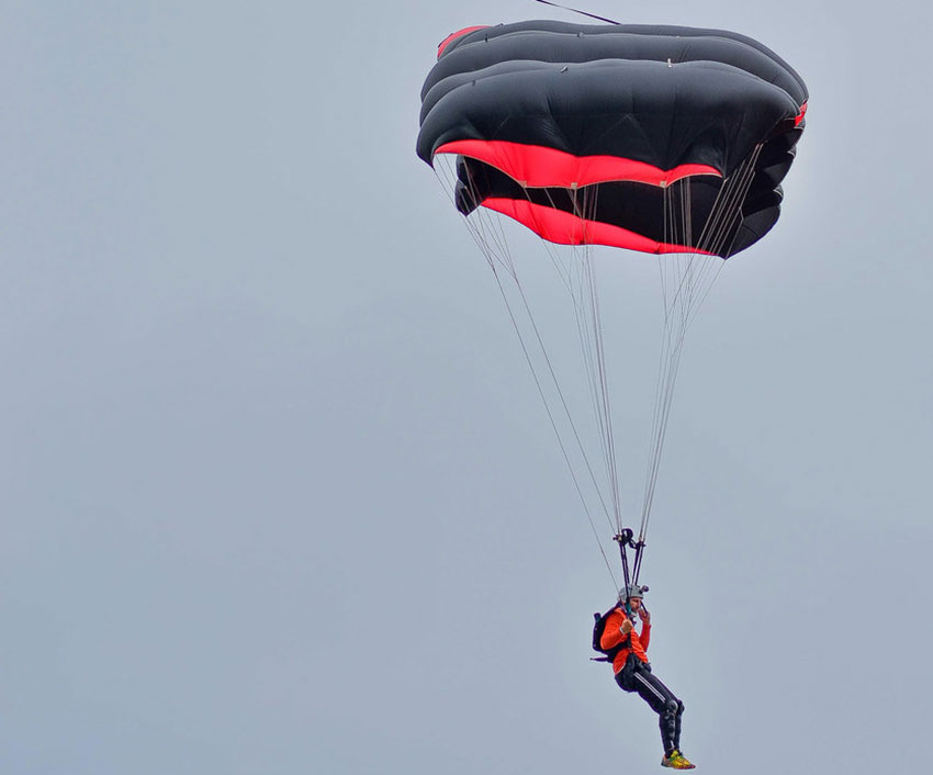 Nazaré: Resgatado praticante de base jumping em arriba