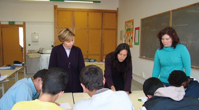 Peniche reforça serviços de apoio às famílias dos estudantes