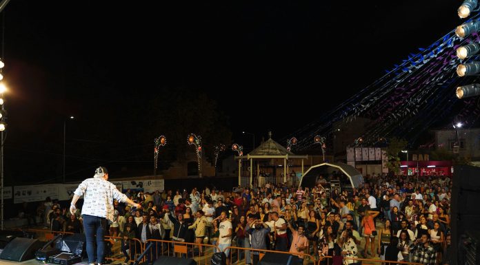 Abaixo assinado por aumento do horário das festas
