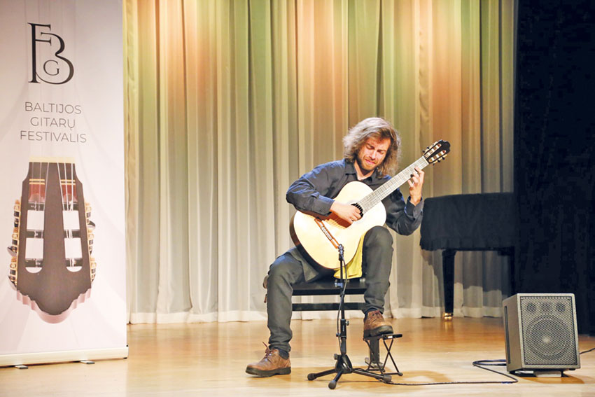 Guitarrista caldense em destaque em eventos no estrangeiro