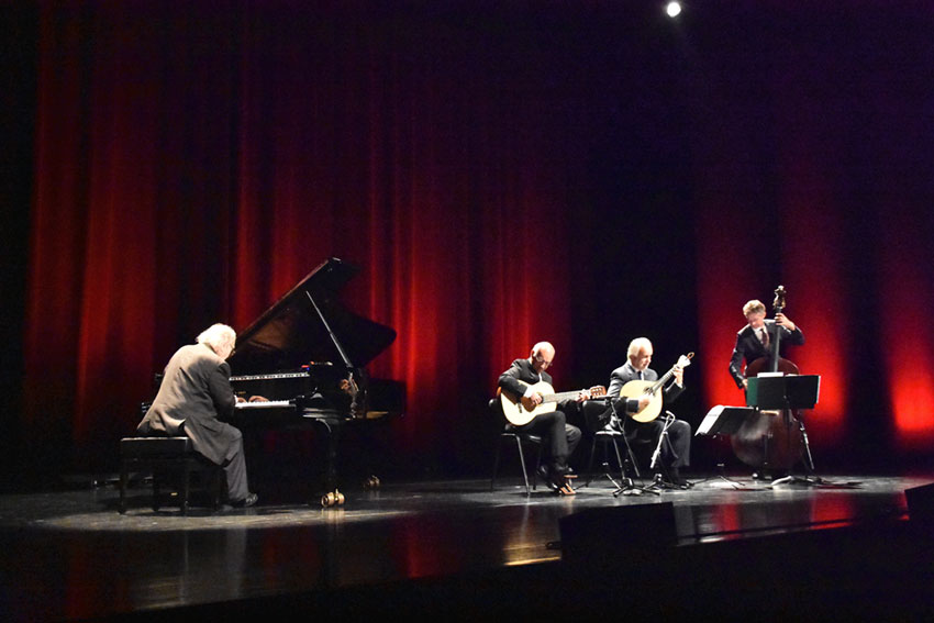 Mestres do piano e cítara unidos pela pediatria do Hospital das Caldas