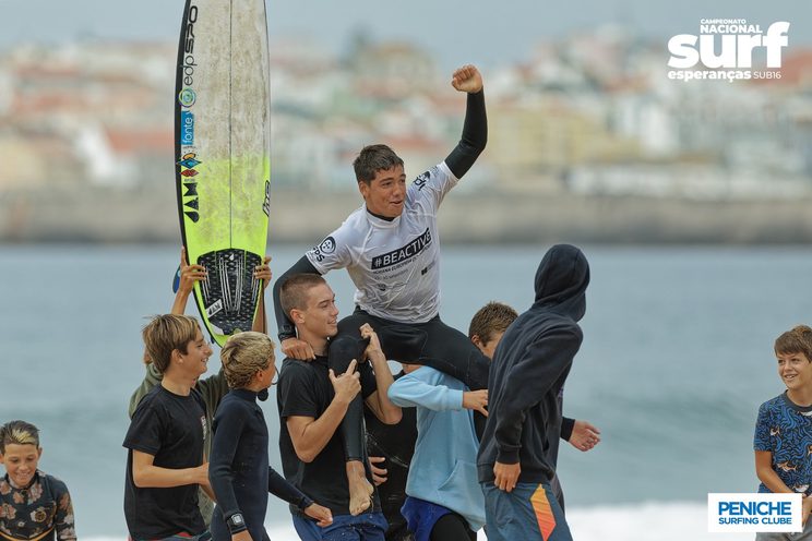 Penichense Matias Canhoto é campeão nacional de surf em sub16
