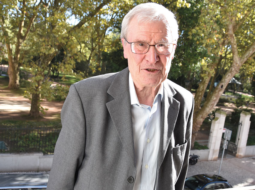 Aos 84 anos, o padre Eduardo continua a casar e a batizar nas Caldas