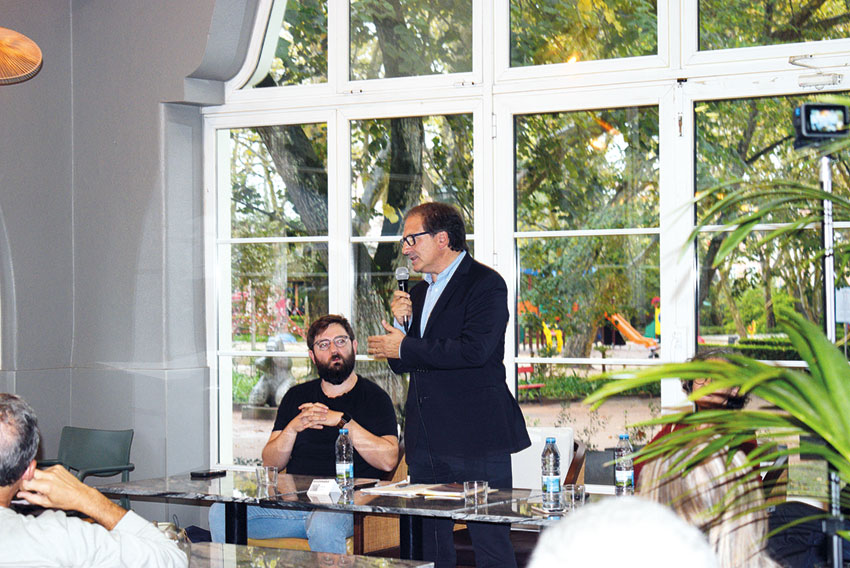 José Viegas lança livro  “A Terapia  do Flamingo”